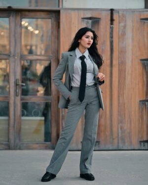 Neetu Bisht Instagram - Tie Day in Dubai…💞