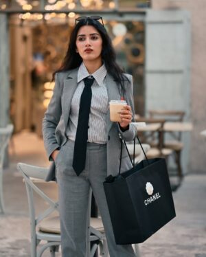 Neetu Bisht Instagram - Tie Day in Dubai…💞