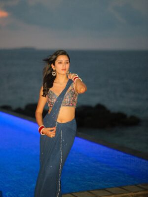 Neetu Bisht Instagram - Just us, just love, just Maldives!!🥰💞💞
Saree @_kajalrajputofficial_
Earrings @divaartjewellers
