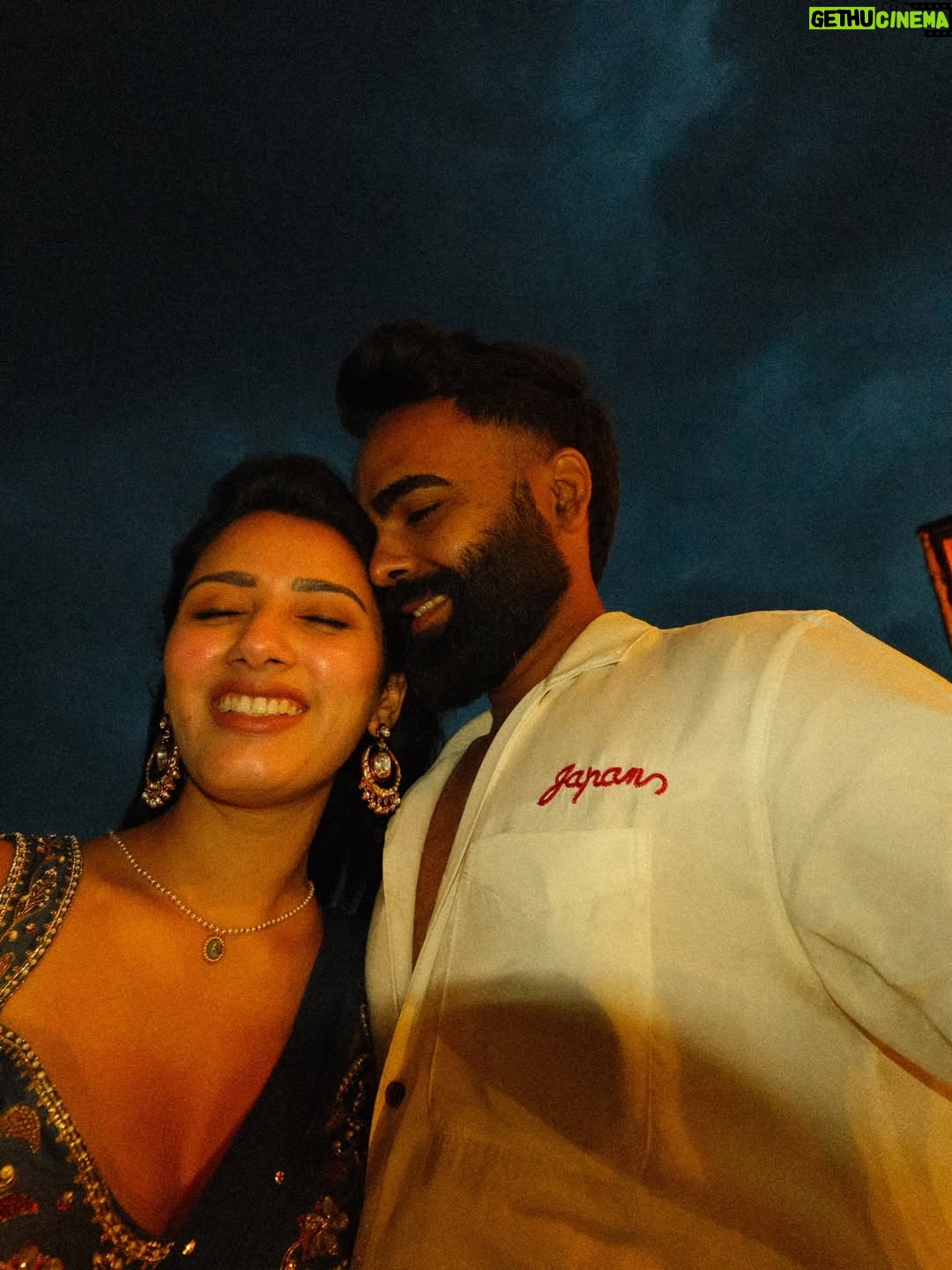 Neetu Bisht - 223.8K Likes - Just us, just love, just Maldives!!🥰💞💞
Saree @_kajalrajputofficial_ 
Earrings @divaartjewellers