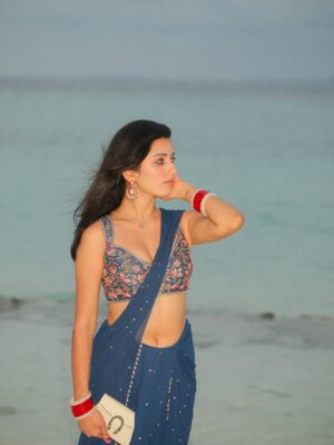 Neetu Bisht Instagram - Just us, just love, just Maldives!!🥰💞💞
Saree @_kajalrajputofficial_
Earrings @divaartjewellers