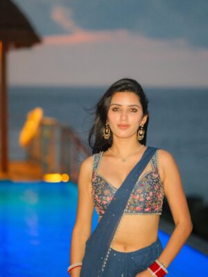 Neetu Bisht Instagram - Just us, just love, just Maldives!!🥰💞💞
Saree @_kajalrajputofficial_
Earrings @divaartjewellers