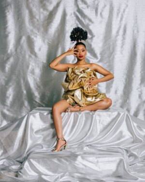 Nefisa Mkhabela Instagram - Golden, grounded, and hard to missšāāļø
Makeup š : @minaismua
Hair šŖ®: @nakedimakgato_therealglamdiva _
Creative Director āØ: @dopezuluboi
Photographer šø: @mo_pixel