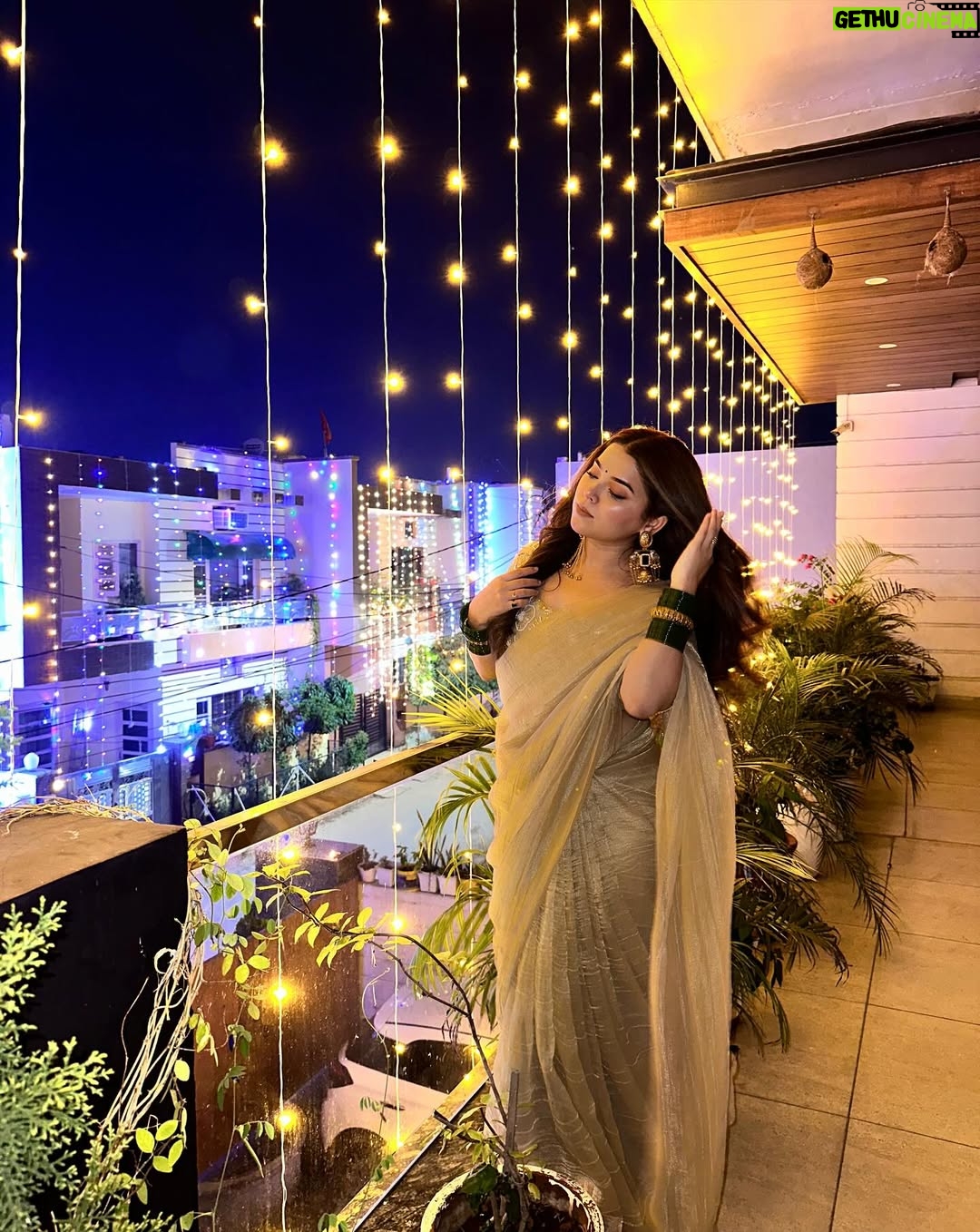 Neha Bhandari - 163.1K Likes - Phuljari ? Nhii laxmi hu uss k ghar ki 🙈♥️