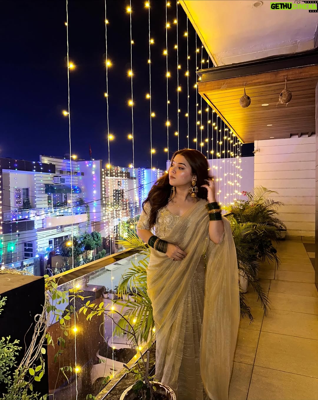 Neha Bhandari - 163.1K Likes - Phuljari ? Nhii laxmi hu uss k ghar ki 🙈♥️