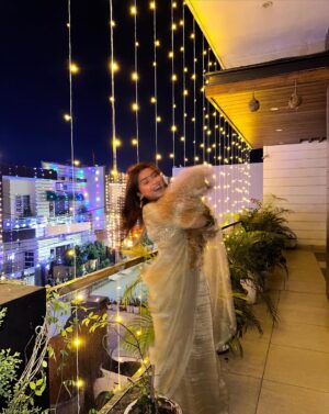 Neha Bhandari Instagram - Phuljari ? Nhii laxmi hu uss k ghar ki 🙈♥️