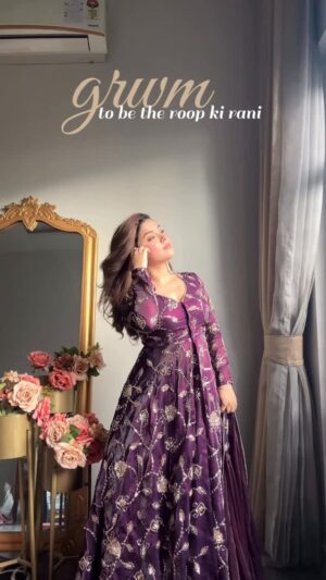 Neha Bhandari Instagram - This girl is slaying as always I am telling you 👑
.
.
What are we Ready to celebrate lohri ?
7X multistyler @makemeebold_official
.
#nehabhandari #grwm #punjabi #getreadywithme #pakistanisuit #explorepage #viral #trending #festivecollection #festivefits #purplesuit #getready #fyp #browngirlbloggers #punjabisuît #jatti #sardarni #jazzyb #oldpunjabisongs #reel #hairstyles #hairstyling #dyson #affordablesuits #brownskinbeauty #brownskinmakeup #weddingcollection #exploremore #lohri #traditonal