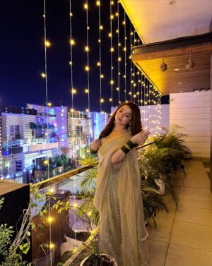 Neha Bhandari Instagram - Phuljari ? Nhii laxmi hu uss k ghar ki 🙈♥️
