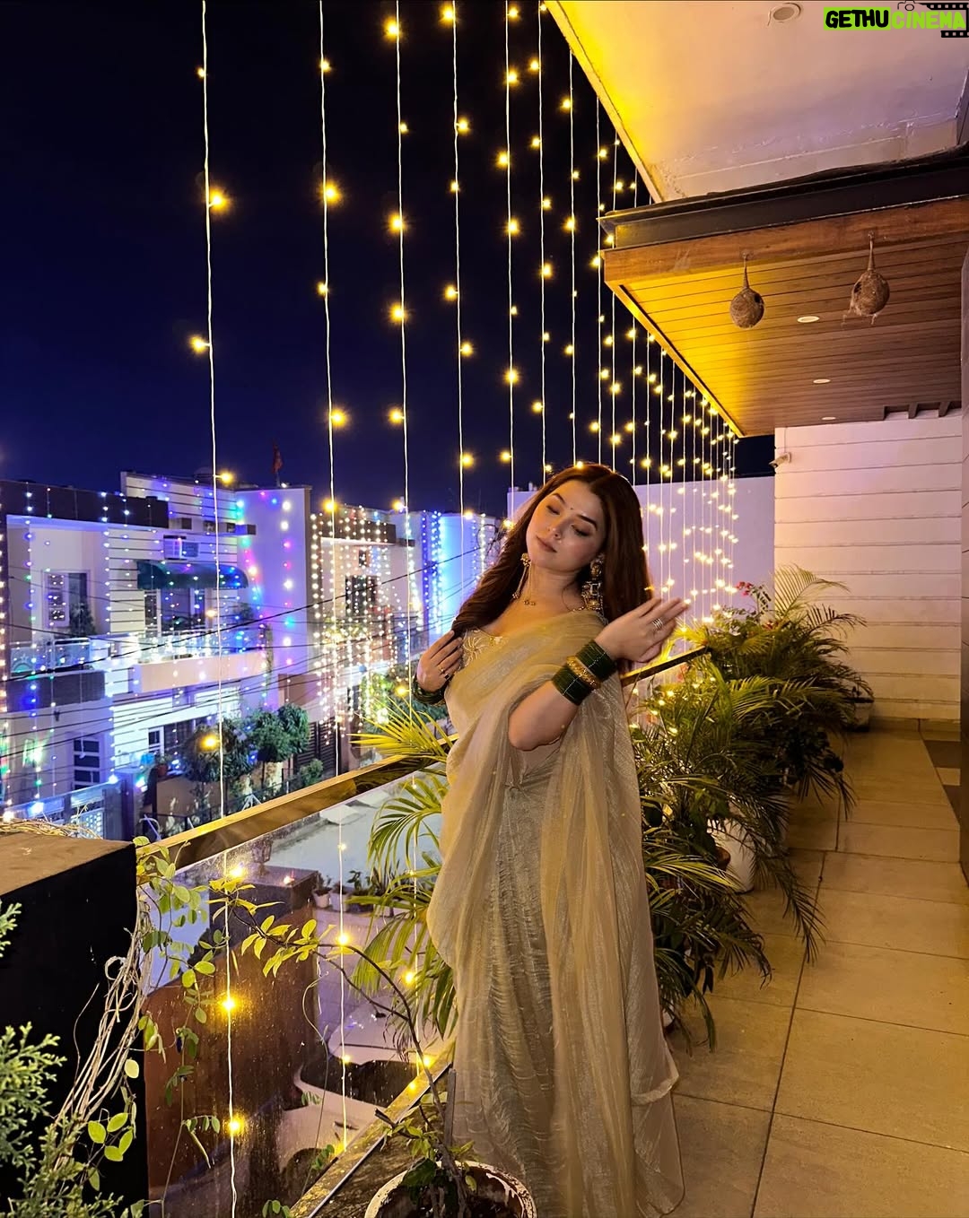Neha Bhandari - 163.1K Likes - Phuljari ? Nhii laxmi hu uss k ghar ki 🙈♥️
