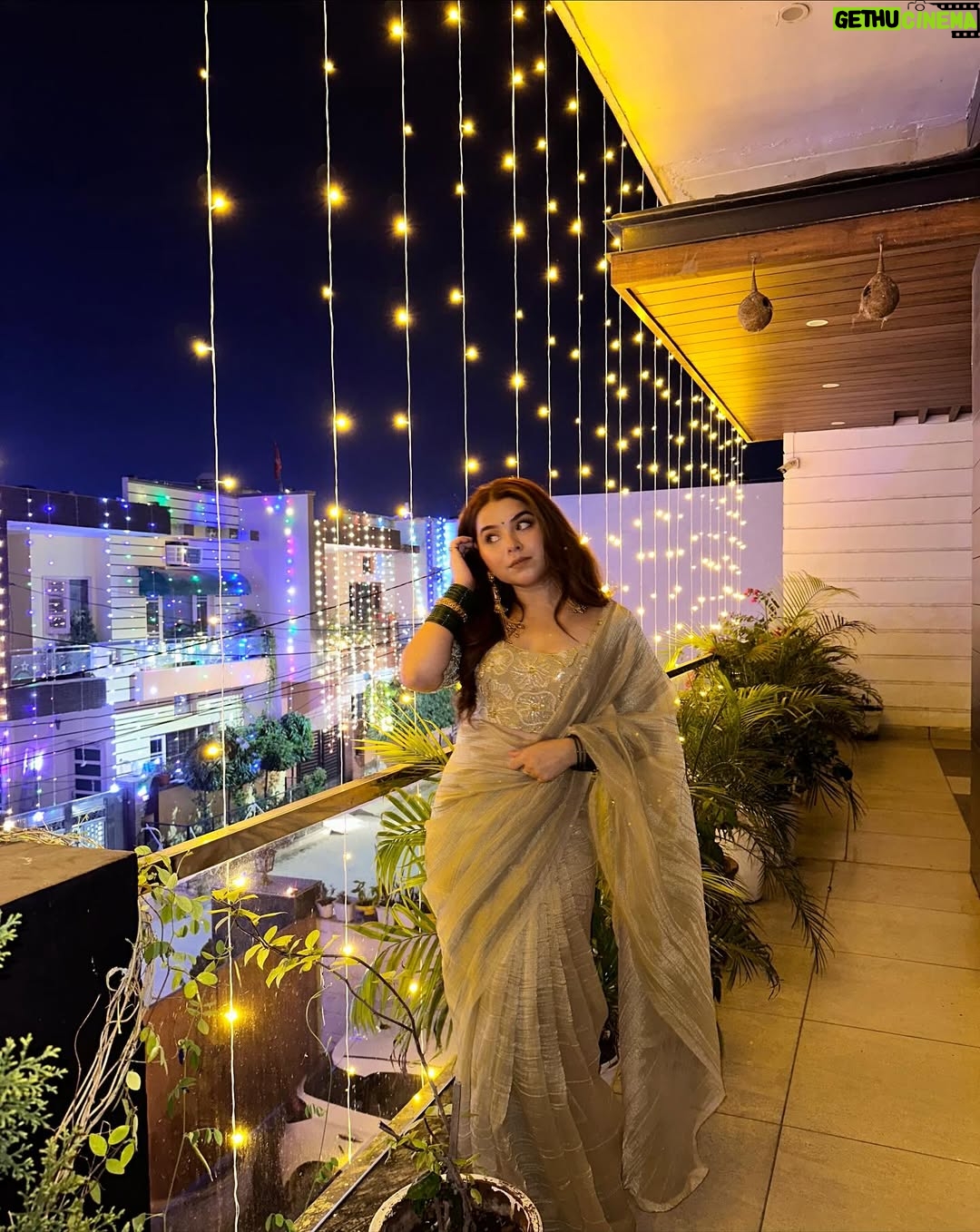 Neha Bhandari - 163.1K Likes - Phuljari ? Nhii laxmi hu uss k ghar ki 🙈♥️