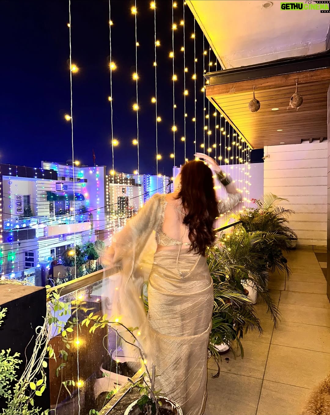 Neha Bhandari - 163.1K Likes - Phuljari ? Nhii laxmi hu uss k ghar ki 🙈♥️