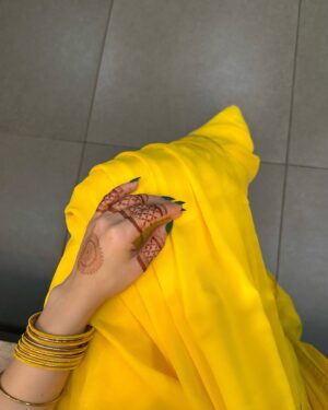 Neha Jethwani Instagram - slaying my maids game🌼
.
.
.
HMua @prachisolanki_makeovers 
Wearing @noor.byneha 💛
.
.
#nehajethwani #haldi #wedding #bridesmaid #bestfriendwedding #nehalians #haldioutfit