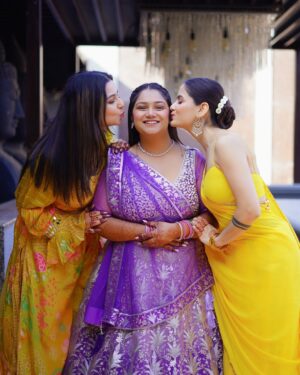 Neha Jethwani Instagram - slaying my maids game🌼
.
.
.
HMua @prachisolanki_makeovers 
Wearing @noor.byneha 💛
.
.
#nehajethwani #haldi #wedding #bridesmaid #bestfriendwedding #nehalians #haldioutfit