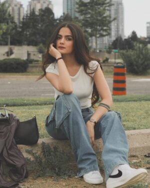 Neha Jethwani Instagram - I’d stop scrolling too👀
.
.
.
📷 @elysiangraphy 
#nehajethwani #nehalians #instagram #instafeed