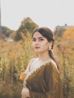 Neha Jethwani Instagram - 🤎✨
.
.
.
Wearing @hemangijagmalabel 🤎
📷 @true_focus_