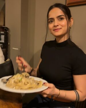 Neha Jethwani Instagram - Happy me day🤍
.
.
.
.
Also thank you everyone for your warm wishes❤️
#birthdaydump #nehajethwani #birthday2024 #instagram #nehalians