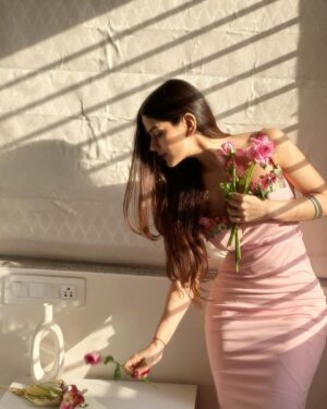 Neha Jethwani Instagram - can I call you Rose?🌹