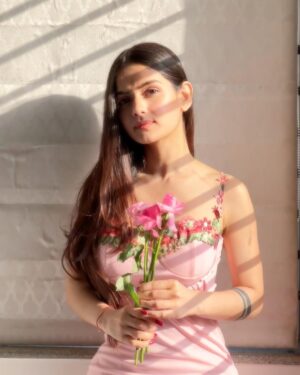 Neha Jethwani Instagram - can I call you Rose?🌹