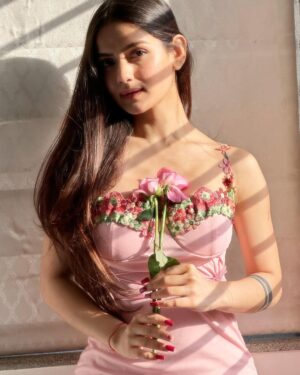 Neha Jethwani Instagram - can I call you Rose?🌹