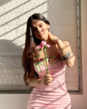 Neha Jethwani Instagram - can I call you Rose?🌹