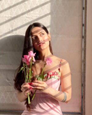 Neha Jethwani Instagram - can I call you Rose?🌹