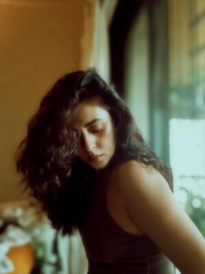 Neha Sargam Instagram - All things in moderation, 
Including moderation.
 — Oscar Wilde 

#fortheloveofthissong ✨♥️