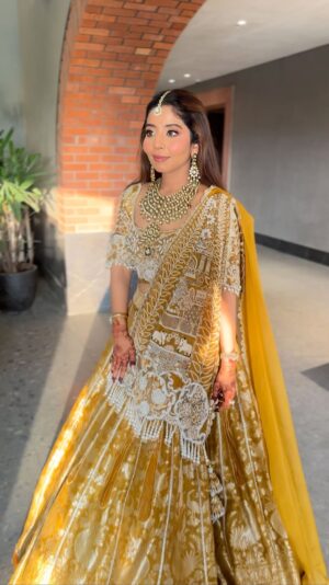 Neha Vora Jhaveri Instagram - Keeping it clean classy and elegant!🌷
Muse: @nehakvora
Makeup: @makeupby_tanvichitalia
Hair: @hairtrendz_smiitapatel
Outfit: @gazalguptacouture
Customised lehenga, Indian weddings, trending bride, monochrome makeup look, minimal makeup, wedding season 2025, trendsetter, Indian bride, subtle makeup, white lehenga, phera look, wedding look, glass skin, glowy makeup, gazal gupta #gazalguptacouture #yellowlehenga #bridaloutfit #sisterofthegroom #destinationwedding #trending #trendingsongs #trendingnow #trendingmakeup #fypppppppppppppppppppppppppppppppppppppppppppppppppppppppppppppppppppppp