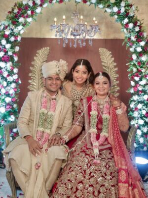 Neha Vora Jhaveri Instagram - My baby brother is actually married and my heart is so, so full 💛What a beautiful wedding, what a beautiful start to their forever. @saachi50 , welcome to our crazy, loving family, you’ve added so much warmth and ‘Ronak’ to our lives already 😘🤗 @thetrulylitwedding
#SachMeinRonakAaGayi @ronakk18