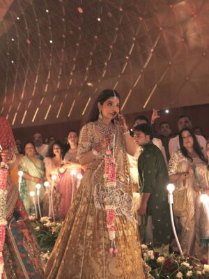Neha Vora Jhaveri Instagram - My baby brother is actually married and my heart is so, so full 💛What a beautiful wedding, what a beautiful start to their forever. @saachi50 , welcome to our crazy, loving family, you’ve added so much warmth and ‘Ronak’ to our lives already 😘🤗 @thetrulylitwedding
#SachMeinRonakAaGayi @ronakk18