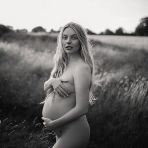 Actress Nell Hudson HD Photos and Wallpapers December 2025