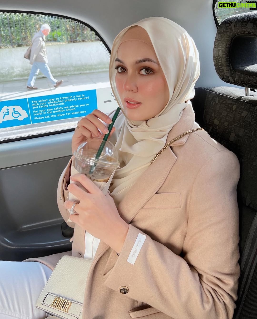 Nelydia Senrose - 115.1K Likes - Halo bole tak share cara pakai tudung kalau muka bulat? Thank youuu xoxo