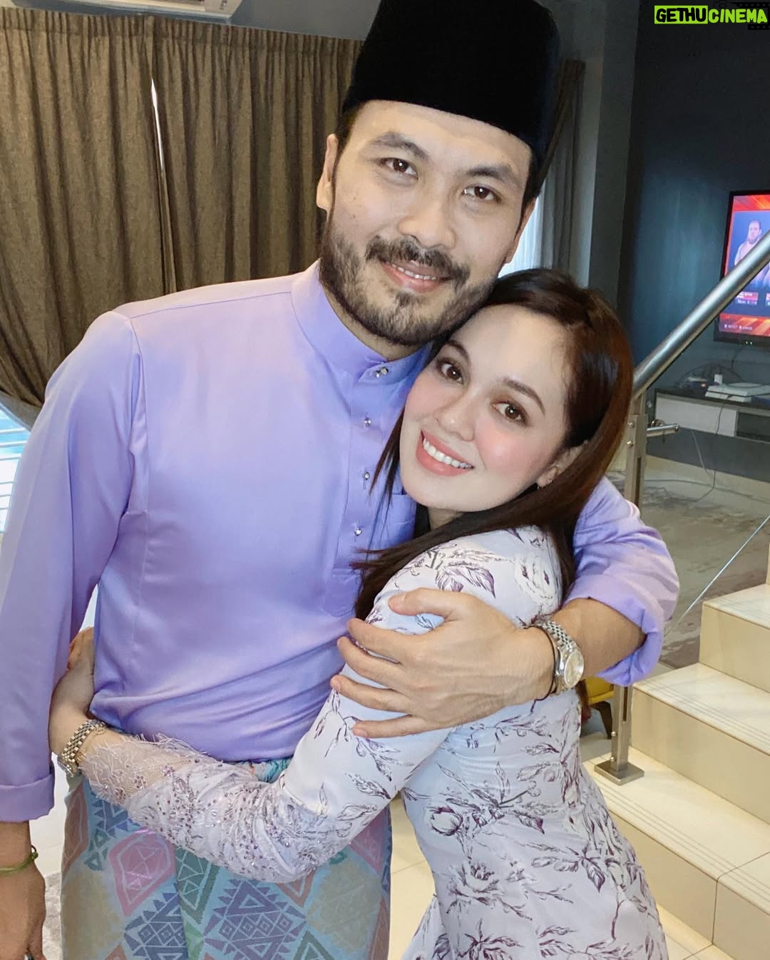 Nelydia Senrose - 131.6K Likes - Selamat Hari Raya! 
Salah silap kami harap di ampun ❤️
0-0 ok? 😘