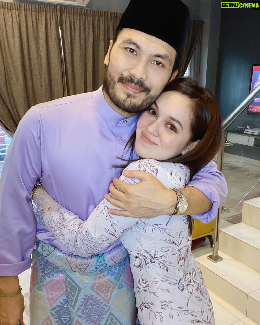 Nelydia Senrose - 131.6K Likes - Selamat Hari Raya! 
Salah silap kami harap di ampun ❤️
0-0 ok? 😘