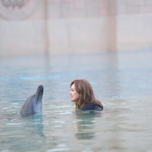 Nelydia Senrose Instagram - I will keep this everlasting memory with the dolphin in my heart. I am glad that they are in fortunate hands. ♥️
#MyDubai #DolphinBay
@visit.dubai
@atlantisthepalm