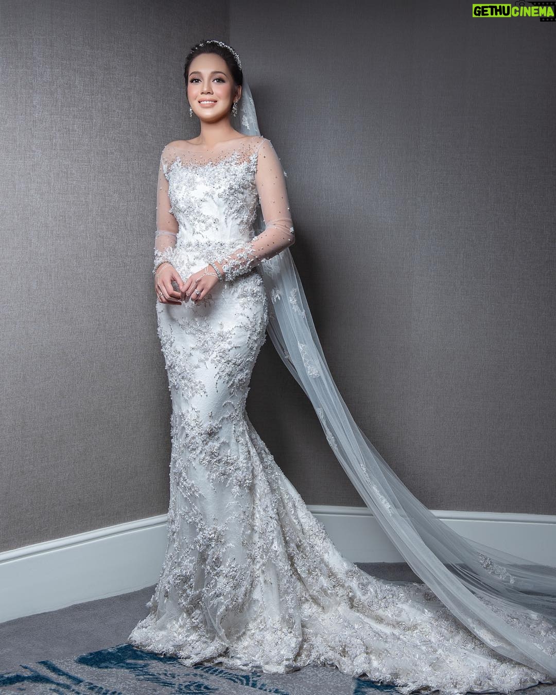 Nelydia Senrose - 141.4K Likes - Thank you @aliabastamamkl for making this beautiful dress for my big day! I’ve always dreamt of wearing a bridal dress with rich elegant details and you did it babe ♥️ Thank you @ckayliow and Dato’ @alhaalfa for completing the whole look for my reception 😘
#myotherhafeznel