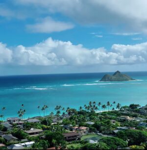 Nelydia Senrose Instagram - I made it to the top of Lanikai Pillbox!
The hike was CHALLENGING & a DIFFICULT one for me 😭
( tak suka hiking tolong la faham)
But gotta admit the view was spectacular and breathtaking.
Worth every pain and tears
(I literally cried ok) almost gave up too!!! Such a cry baby lol
.
Swipe most left to see monkey with a banana 🐒🍌