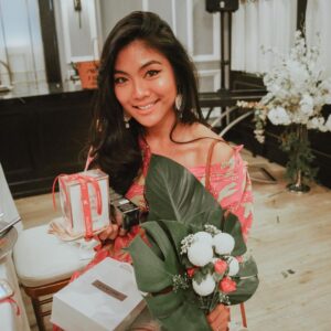 Nelydia Senrose Instagram - #GIVEAWAY🌷🌹🌷‼️ •
Hey guyssss here’s a sneak peak of my bridal shower that happened last Sunday.
I was so happy that i managed to gather all my girls in one place anddddd not just that, i got to give them the products that ive been using and share the goodness!
And now, im being extra niceeeee and nak bagi my 3 instagram friends pulak these two products! All you gotta do is like this photo and tag a friend!
and i will choose 3 random winners soo good luck! Winners to be announced this Friday on IG story!
#myotherhafeznel
#lancomemy
