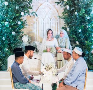 Nelydia Senrose Instagram - The day I became a wife ✨
#myotherHafezNel
@kayangangallery