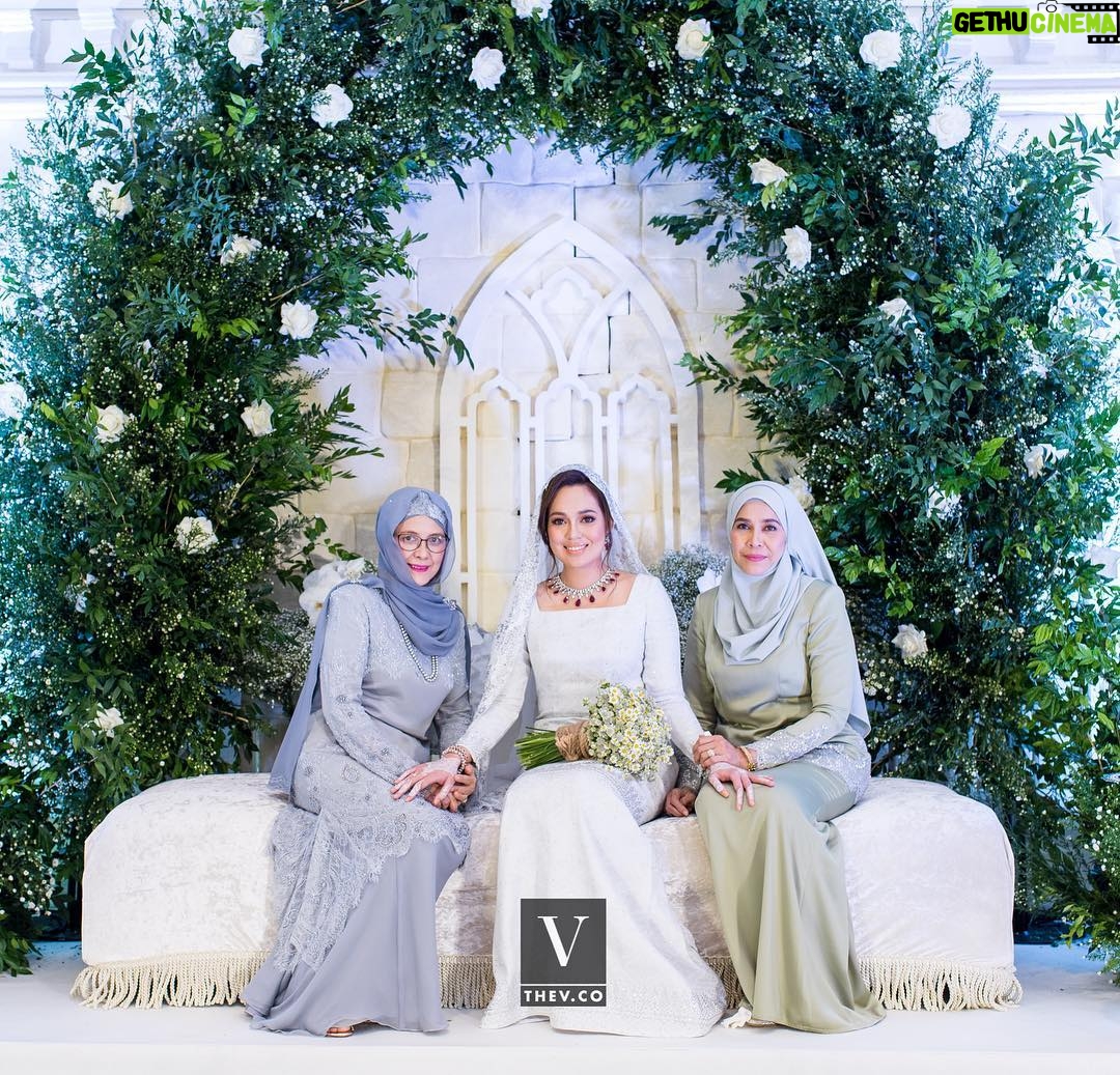 Nelydia Senrose - 191.2K Likes - The day I became a wife ✨
#myotherHafezNel
@kayangangallery