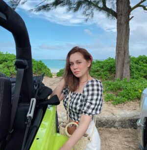 Nelydia Senrose Instagram - Aloha 🌸! beach stop during our road trip.
Honolulu, you’ve been nothing but amazing.
#myotherhafeznel