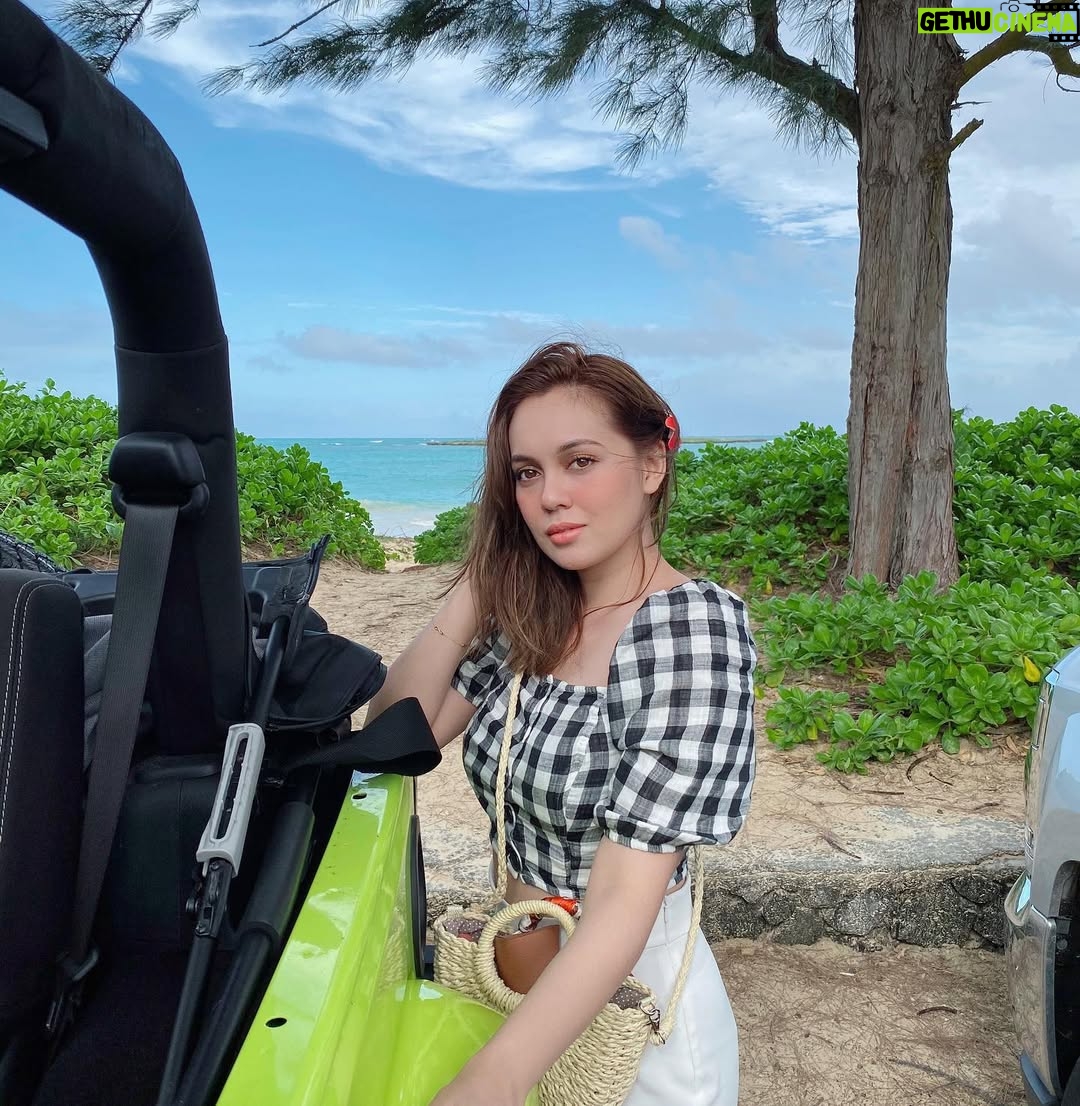 Nelydia Senrose - 123.6K Likes - Aloha 🌸! beach stop during our road trip. 
Honolulu, you’ve been nothing but amazing.
#myotherhafeznel