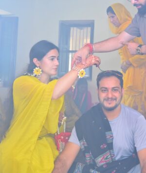 Neyha Thakur Instagram - ✨
village traditions और मेरी
#mandiyali roots
#brothermarriage Perfect pictures toh nahin , bsss… real moments✨
Honestly….brother ki shaadi mein perfect ready hone ka time (aur mood) dono nahi tha 😅 😃kyunki mann sirf shaadi…rituals aur family ke saath enjoy karne ka tha ❤️