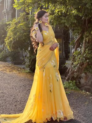 Neyha Thakur Instagram - ✨my happy color 💛🌼🌻
Wearing: @thetraditionallabel