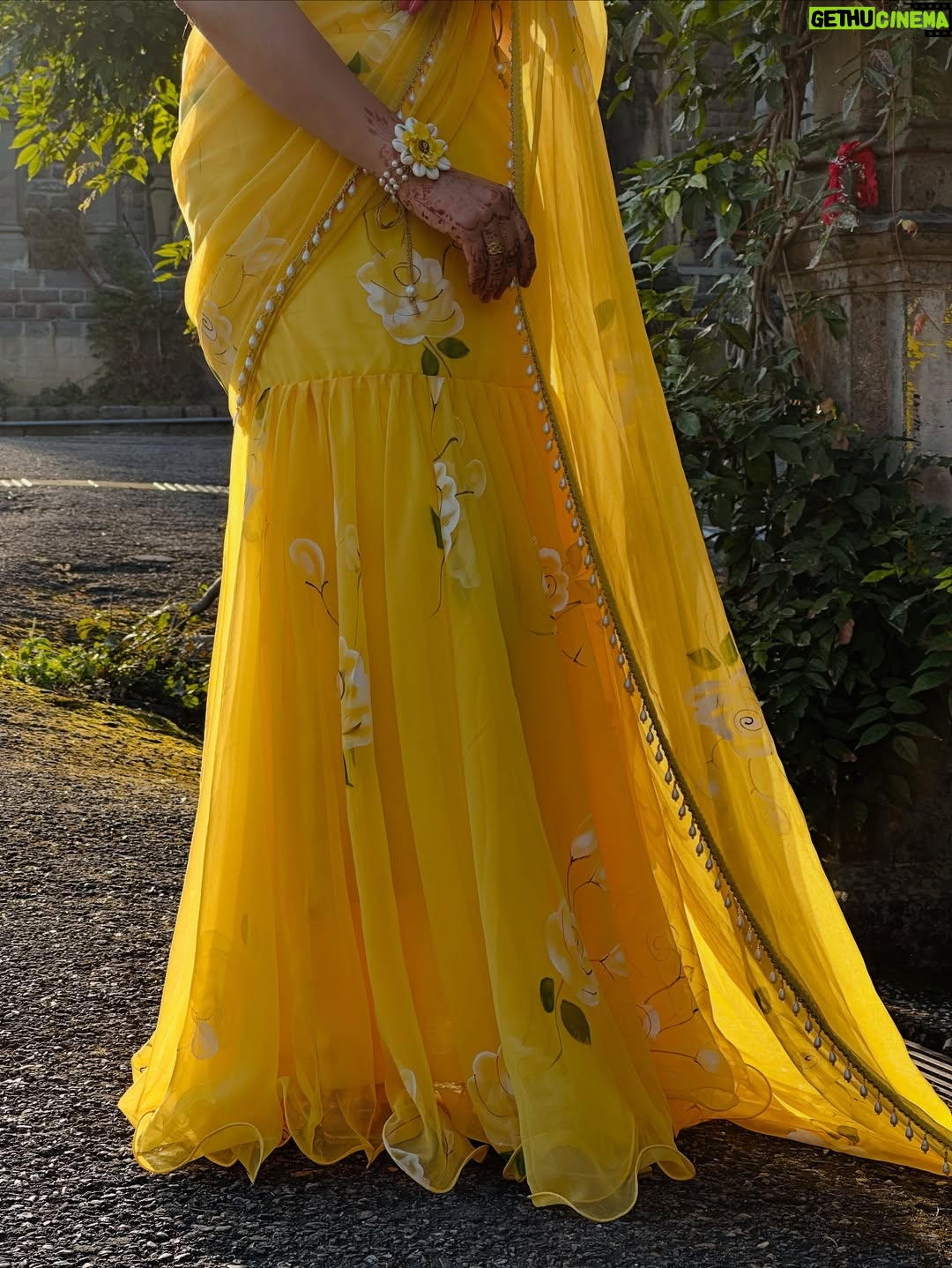 Neyha Thakur - 56.3K Likes - ✨my happy color 💛🌼🌻

Wearing: @thetraditionallabel