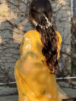 Neyha Thakur Instagram - ✨my happy color 💛🌼🌻
Wearing: @thetraditionallabel