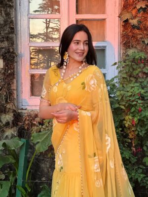 Neyha Thakur Instagram - ✨my happy color 💛🌼🌻
Wearing: @thetraditionallabel