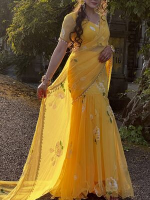 Neyha Thakur Instagram - ✨my happy color 💛🌼🌻
Wearing: @thetraditionallabel