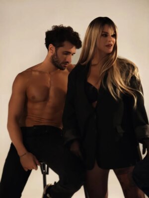 Nez Instagram - Emeği geçen herkese sonsuz teşekkürler 🙏🏻🤍 

Değerli patronumuz müzik şirketim @dincmuzikyapim  @pltsenol 

Canim arkadaşım ve aranjörüm @cuneytyalmaz ve ailesine 

Sevgili yönetmenimiz ve ekibine @enesbilaltasci enerjiniz emeğiniz 💪🏻🌸

Biricik dostum @ferhatbaskan senin gözünden bir beni görmek 🤍 aylardır her konuda destek olan creative arts team💕 

@ramadanbozaci bacıms o nasıl bir makyaj saç enerji olayyyy🌸🤍🧨💥

Beni klibinde yanlız bırakmayan klip arkadaşlarıma hocalarıma sonsuz enerjiniz için @gokhanpalanci
@doguberkangunduz👊🏻💪🏻🤍

Canim seçilmiş ailem can dostlarıma 

@djyelizdemir @meluyar @ardafoster @aysengencer @alonebronco 

Hepinize sonsuz teşekkürler 

Love ya all 🤍💋

#2025 #yeniyılbitmeden #videoklip #videoclip #nez #2026