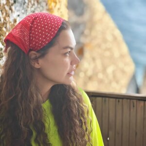 Nez Instagram - Dağ havası, bağ havası ve deniz havası.

 Dedemizden bize kalan en kıymetli şey 

#homeiswheretheheartis❤️ #avsaciftlik #tatil2025 #nez