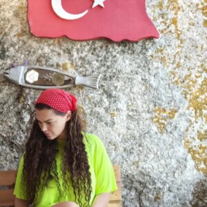 Nez Instagram - Dağ havası, bağ havası ve deniz havası.

 Dedemizden bize kalan en kıymetli şey 

#homeiswheretheheartis❤️ #avsaciftlik #tatil2025 #nez